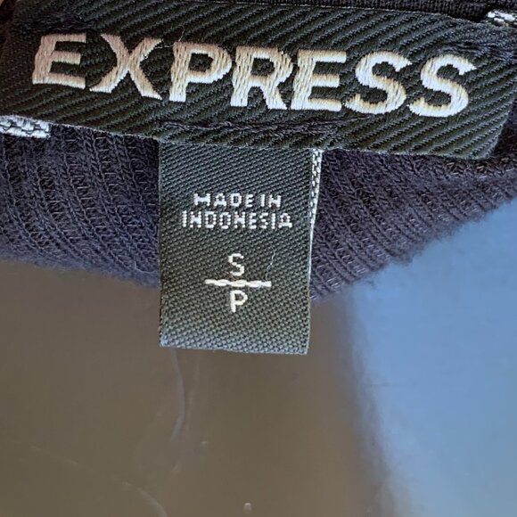 Express Ribbed Lace-Up V-Neck Long Sleeve Top - Picture 11 of 13